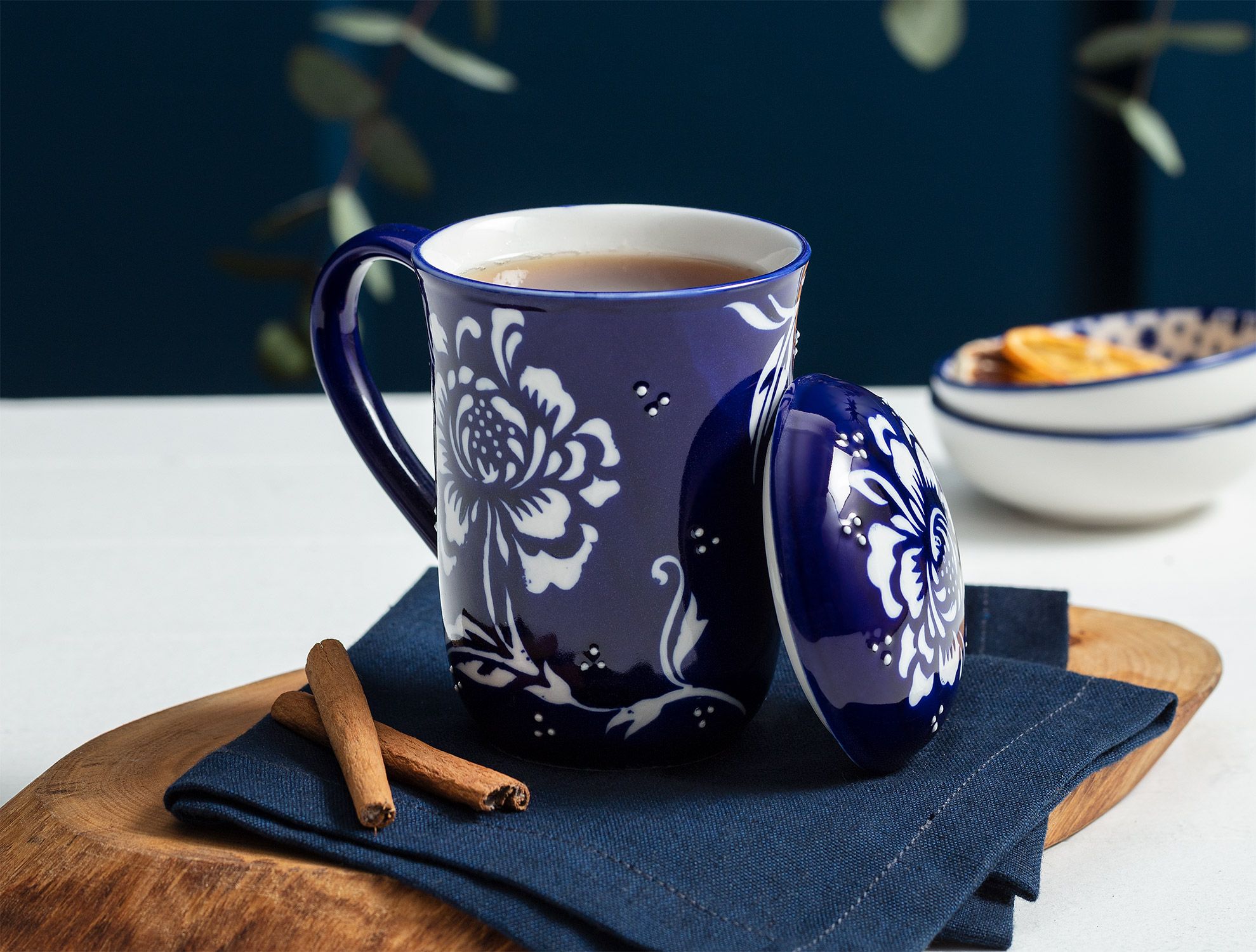 Синяя чашка