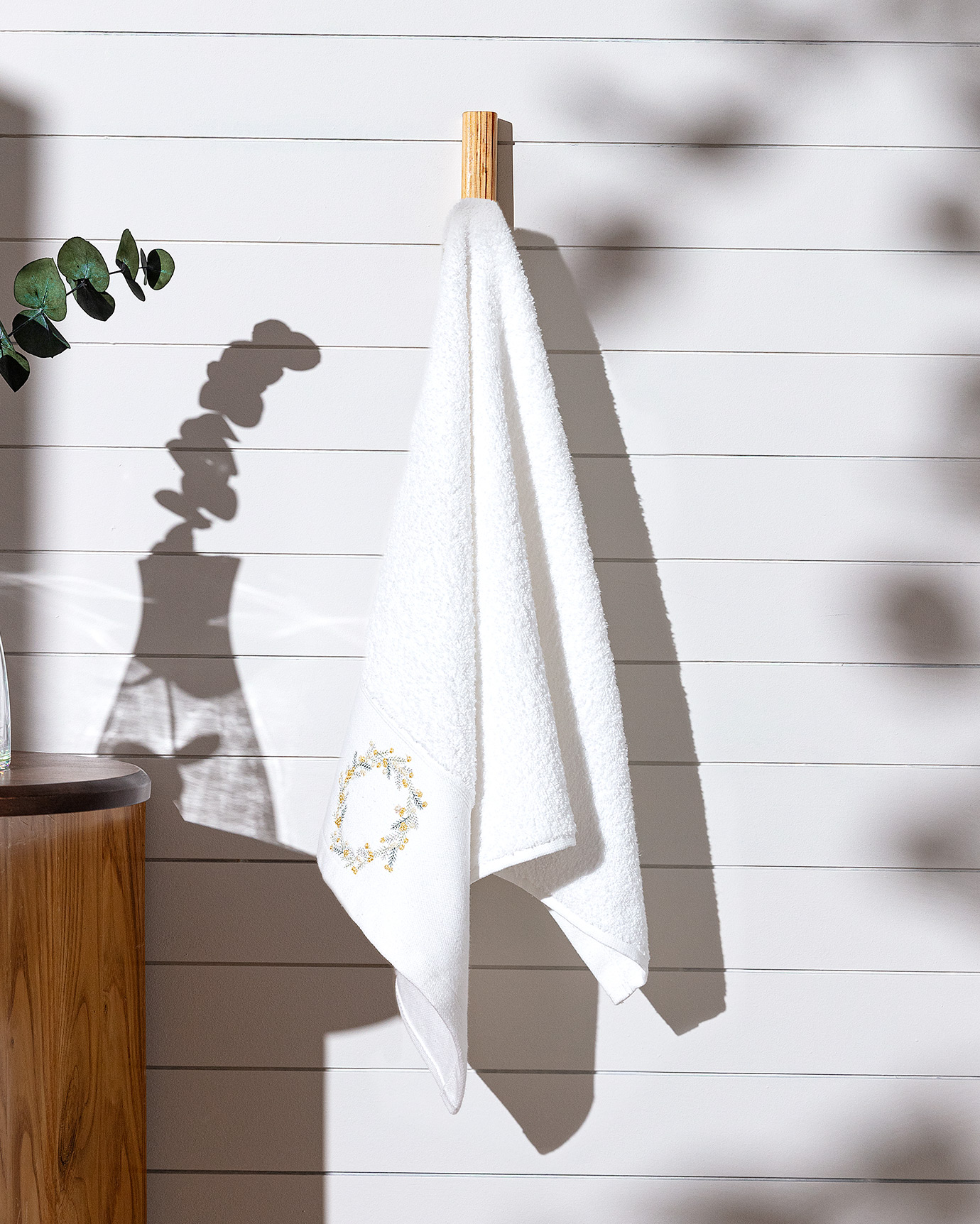 Белое полотенце