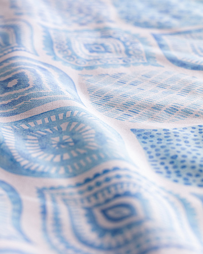 Скатерть Wanzele 160x160 см. - белая / голубая