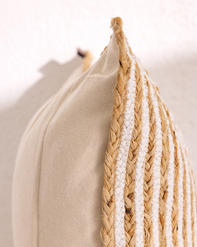 Декоративная наволочка Trocadero 50x50 см. - бежевая / белая