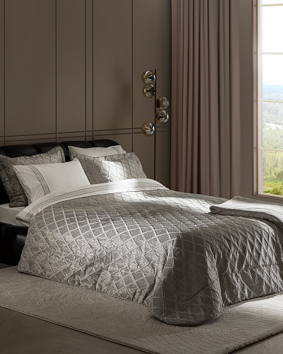 Подарочный комплект постельного белья двуспальный Mougins с покрывалом и одеялом 240x260 см