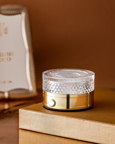 Сенсорный светильник Claire Touch 8x8x5 см. - золотистый