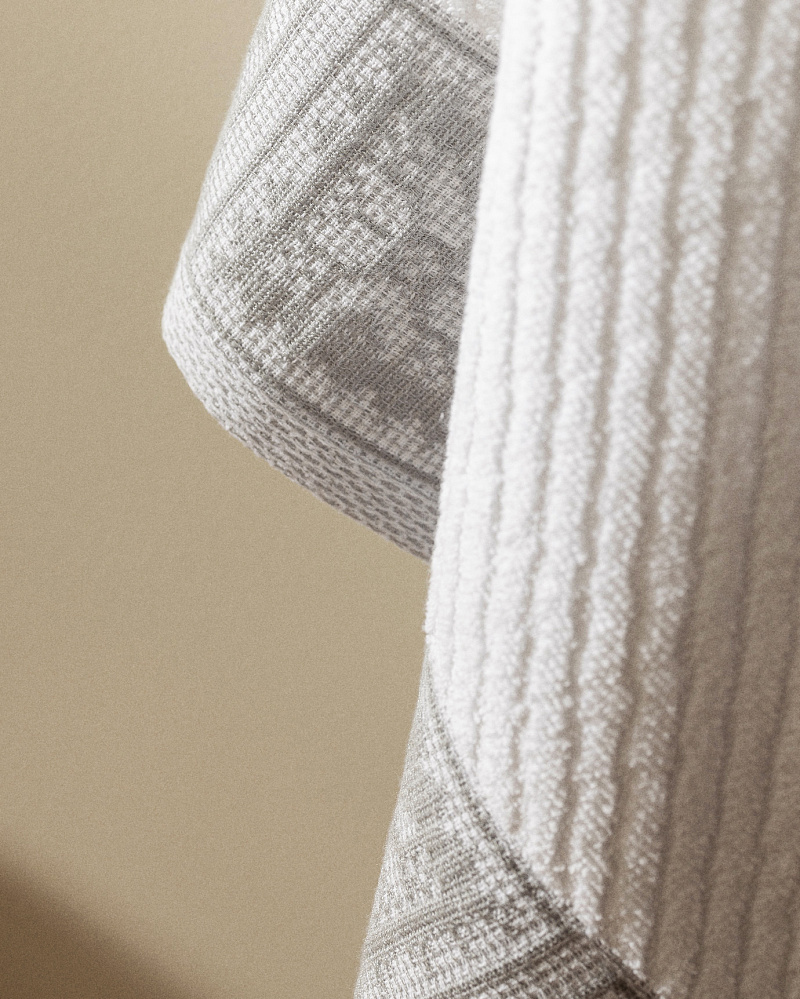Банное полотенце Zeste 70x140 см. - белое / серое