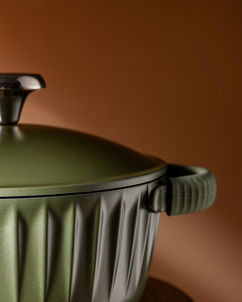 Кастрюля Freya с крышкой и силиконовыми съемными ручками 4л., - алюминий