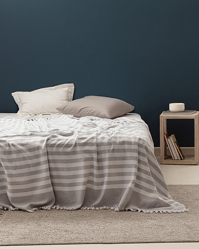 Покрывало двуспальное Sheryl 220x240 см.- белое / серое