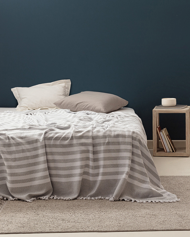 Двуспальное покрывало Sheryl 220x240 см.- белое / серое