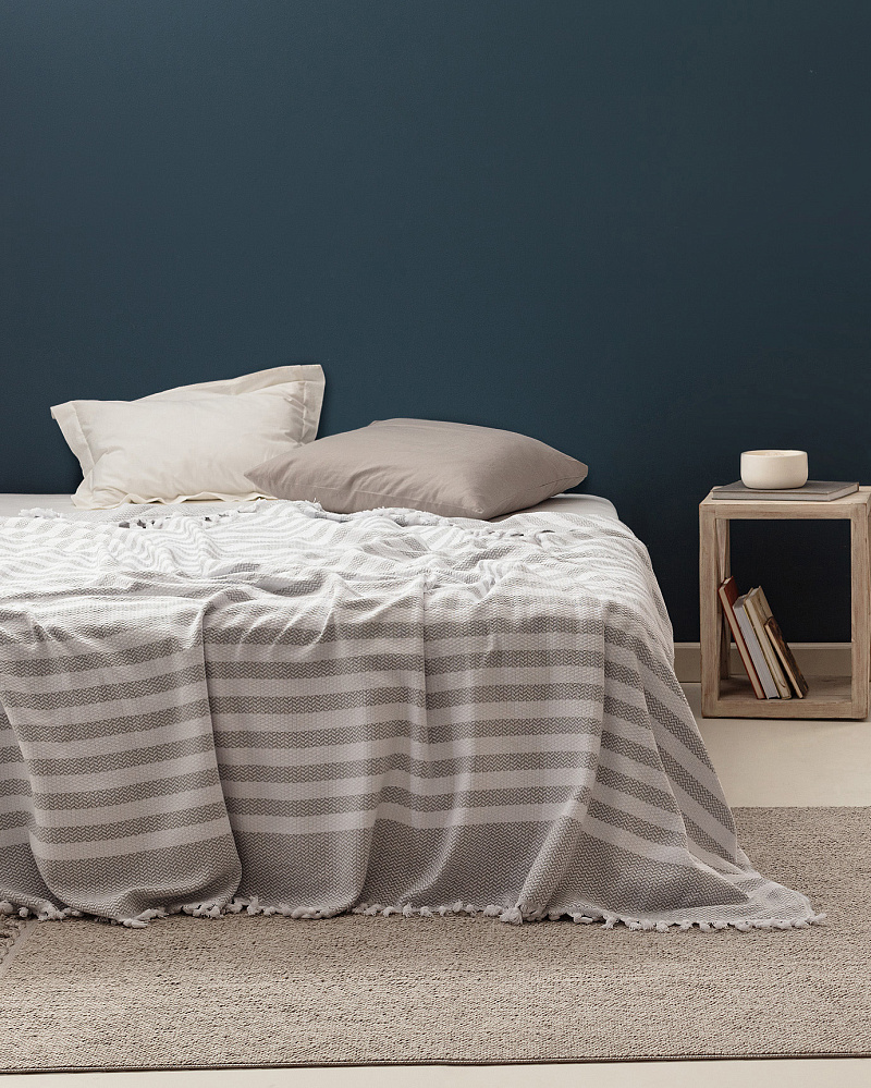 Двуспальное покрывало Sheryl 220x240 см.- белое / серое