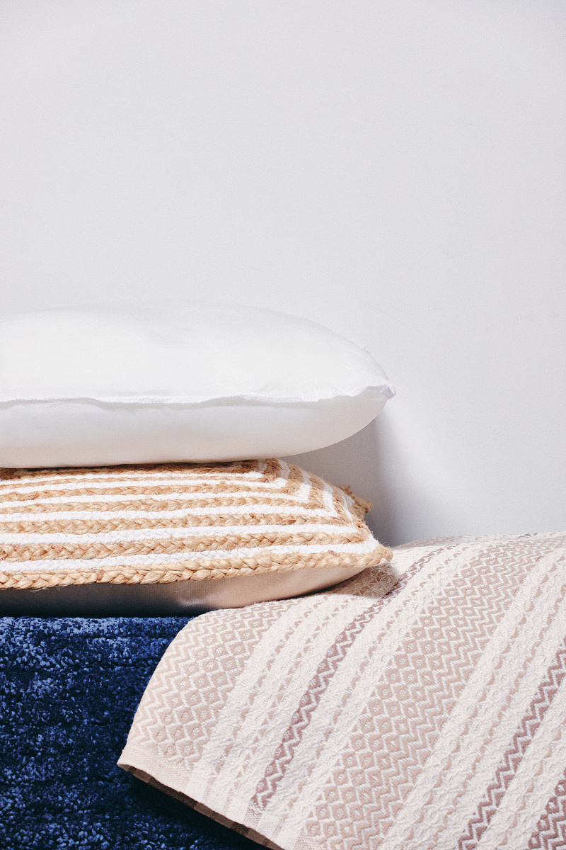 Подушка Dany Swallow 50x50 см. - белая