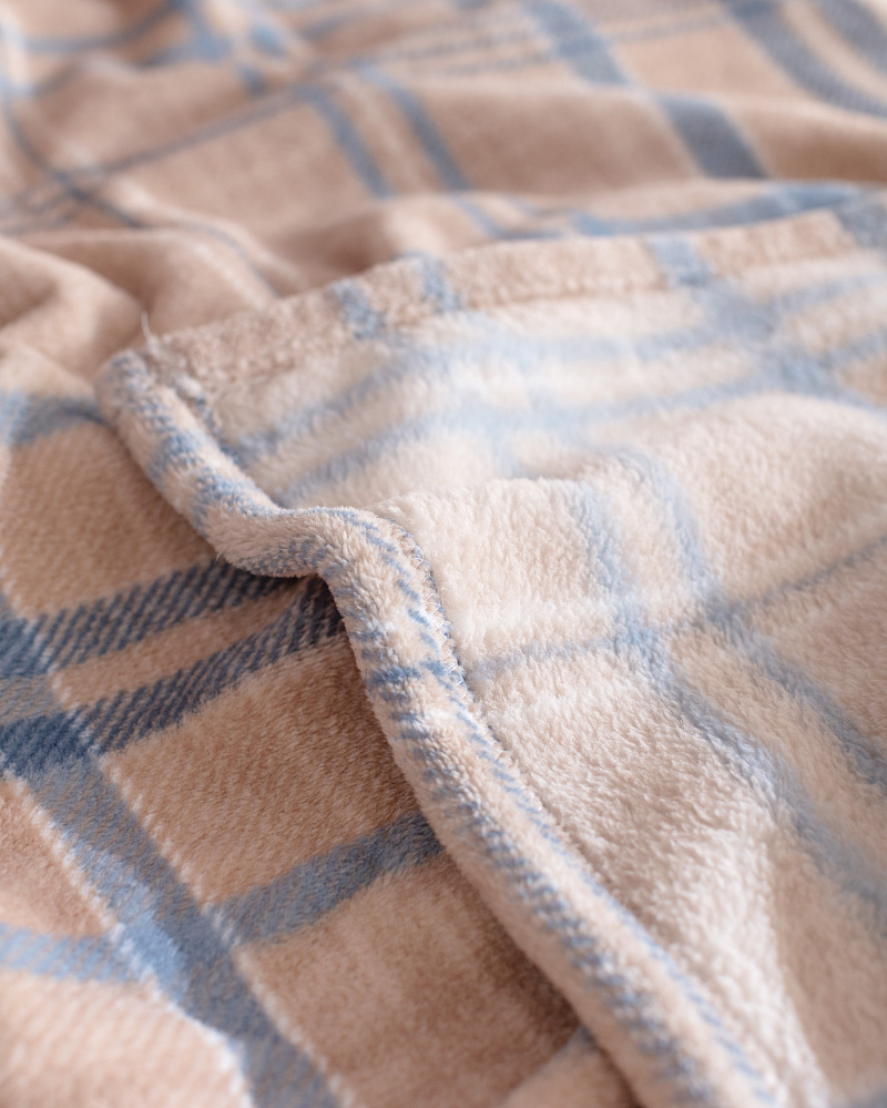 Покрывало полутораспальное Tignes 200x220 см. - бежевое / синее