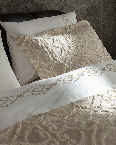 Подарочный комплект постельного белья евро Provins с покрывалом и пледом 240х250 см, хлопок