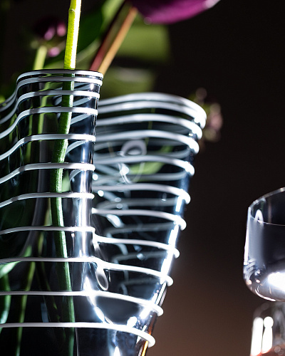 Стеклянная ваза Honfleur ручной работы 19х19 см. сине-белая