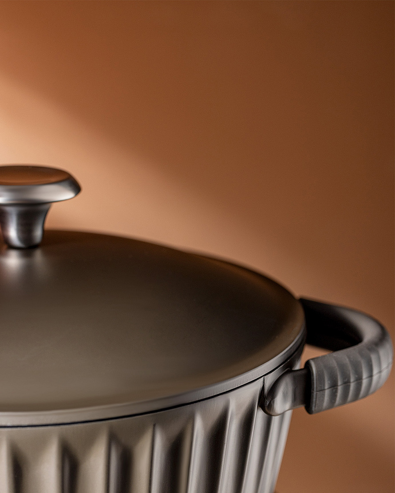 Кастрюля Freya с крышкой и силиконовыми съемными ручками 4,7л., - алюминий