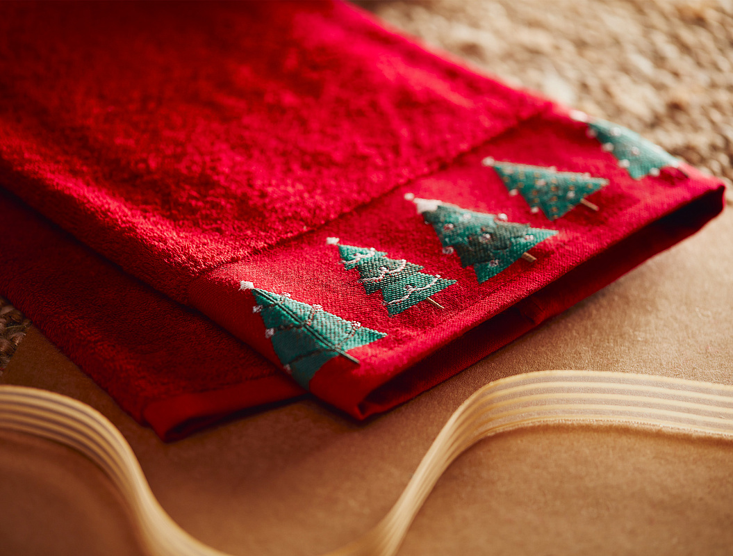 Полотенце для лица Louise с рисунком елочек 50x70 см. - красное