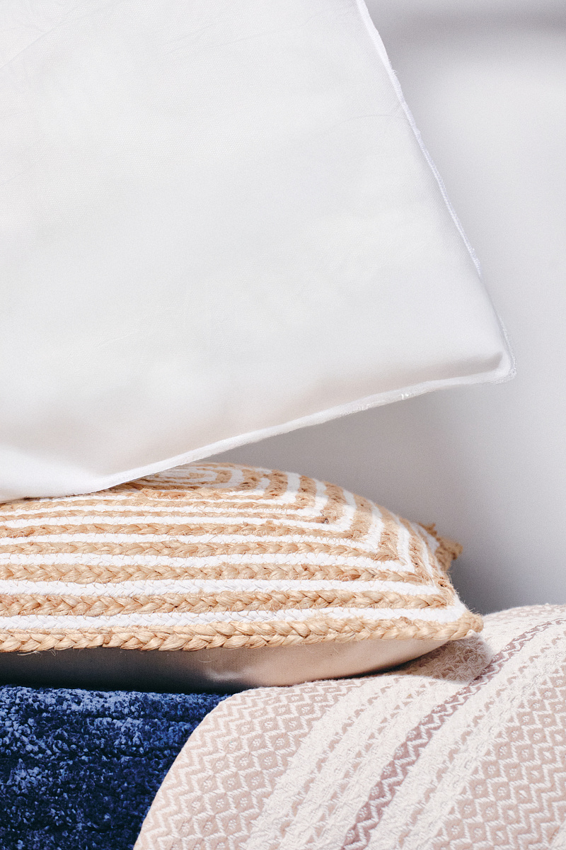 Подушка Dany Swallow 50x50 см. - белая