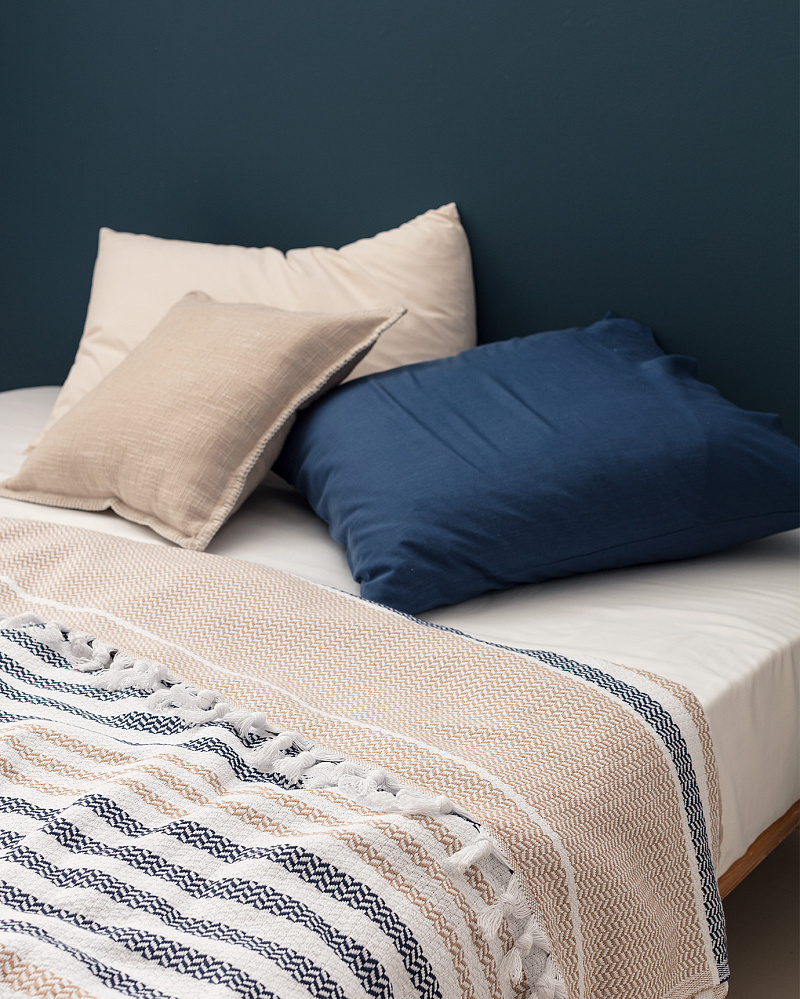 Покрывало односпальное Sheryl 160x220 см. - бежевое / синее