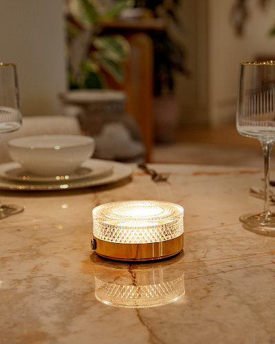 Сенсорный светильник Claire Touch 8x8x5 см. - золотистый