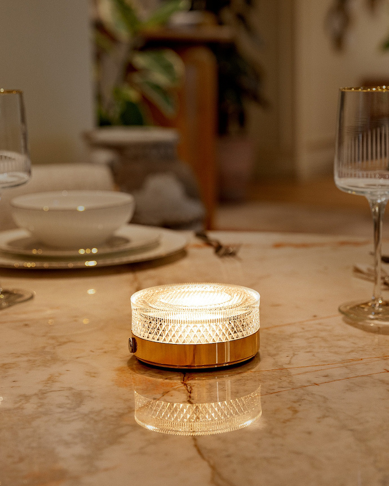 Сенсорный светильник Claire Touch 8x8x5 см. - золотистый