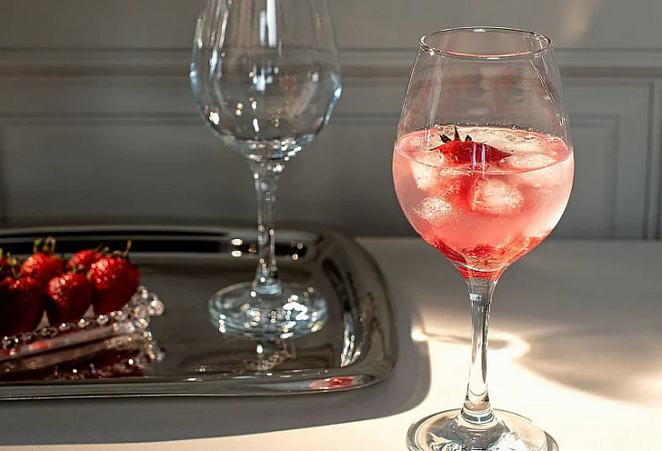 Виды бокалов: для вина, шампанского, коктейлей и крепких напитков