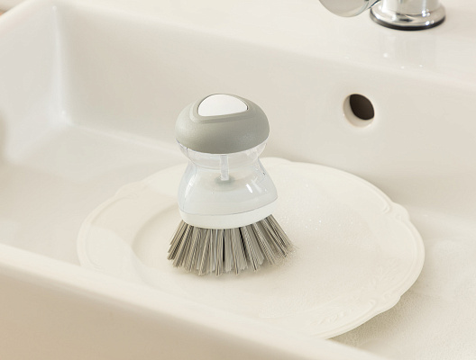 Щетка Graque с отделением для моющего средства 18 см.