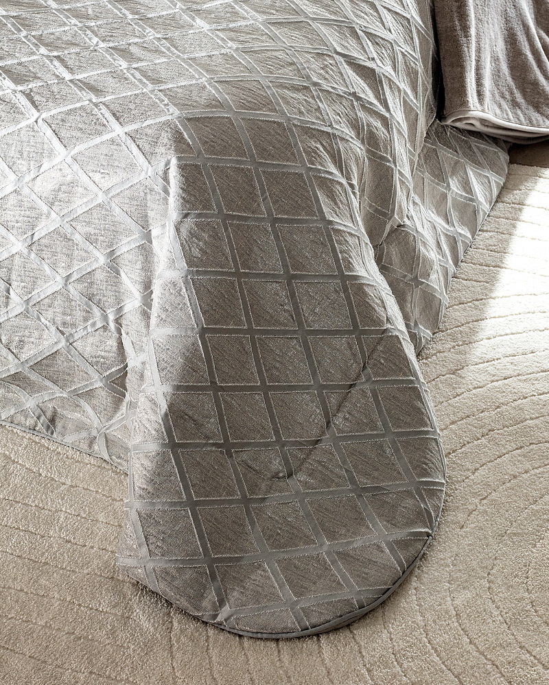 Подарочный комплект постельного белья двуспальный Mougins с покрывалом и одеялом 240x260 см