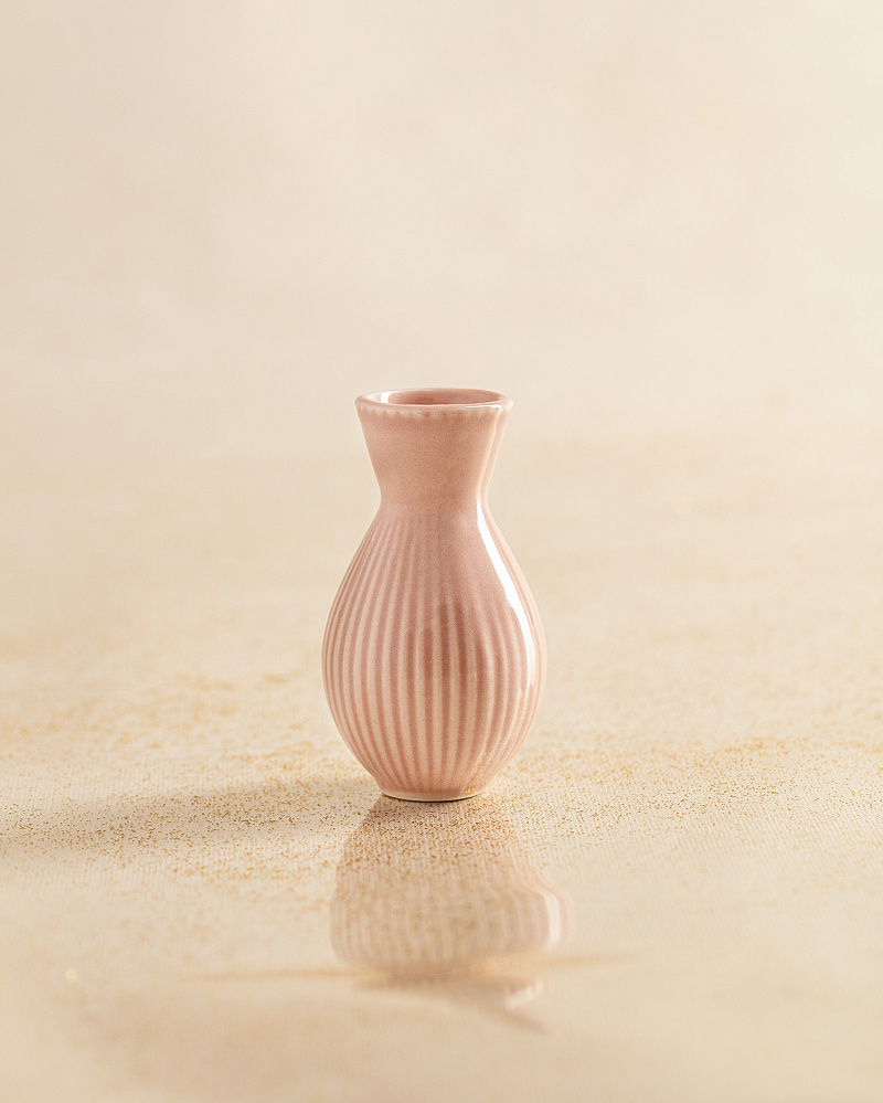 Ваза фарфоровая Coretta 7x7x13cm - мягко-пудровая