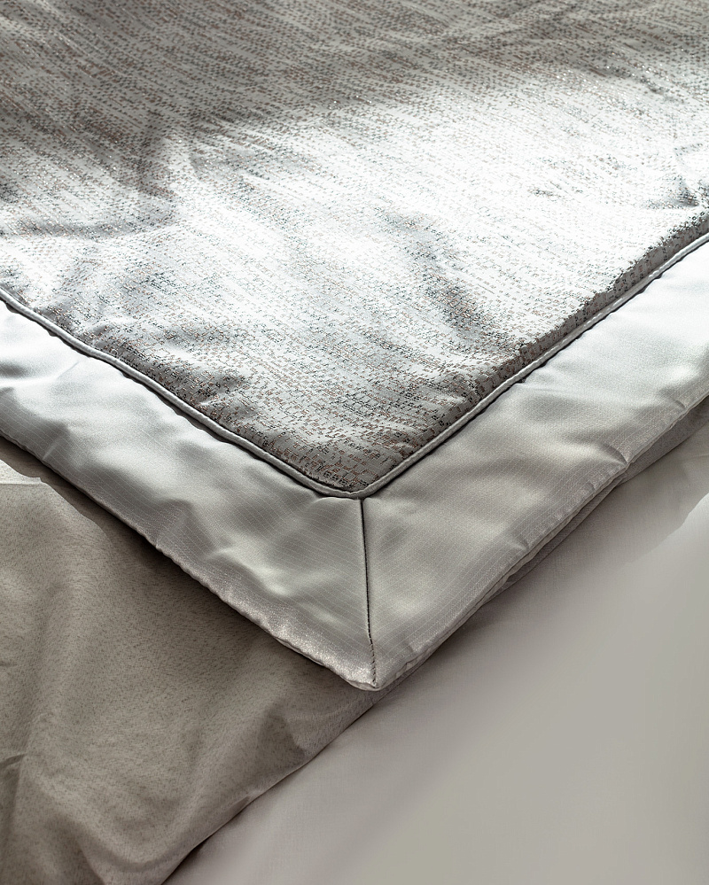 Двуспальный комплект белья Vézelay с пледом и покрывалом 240x260 см