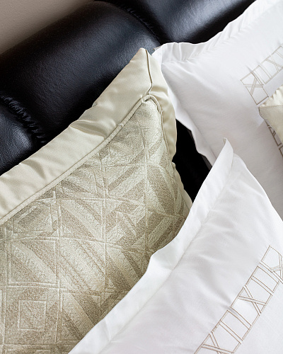 Подарочный комплект постельного белья евро Yvoire с покрывалом и одеялом 260x280 см