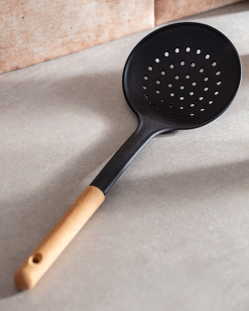 Шумовка Seillans 10,5x34x3 см. - черная / коричневая