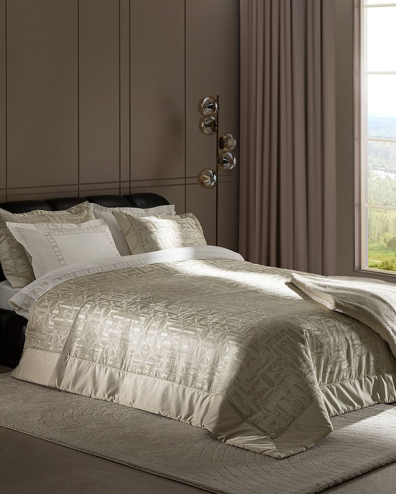 Подарочный комплект постельного белья евро Yvoire с покрывалом и одеялом 260x280 см