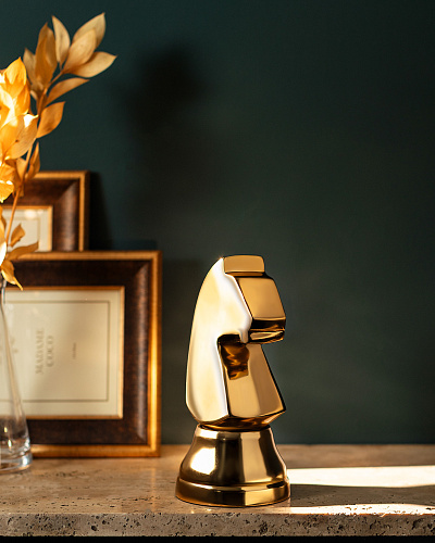 Статуэтка Le Cavalier 20x20x9 см. - золотистая