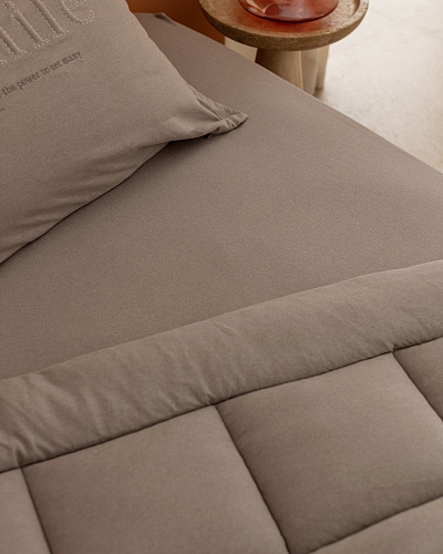 Комплект постельного белья двуспальный Bobigny с одеялом-покрывалом 160x200 см