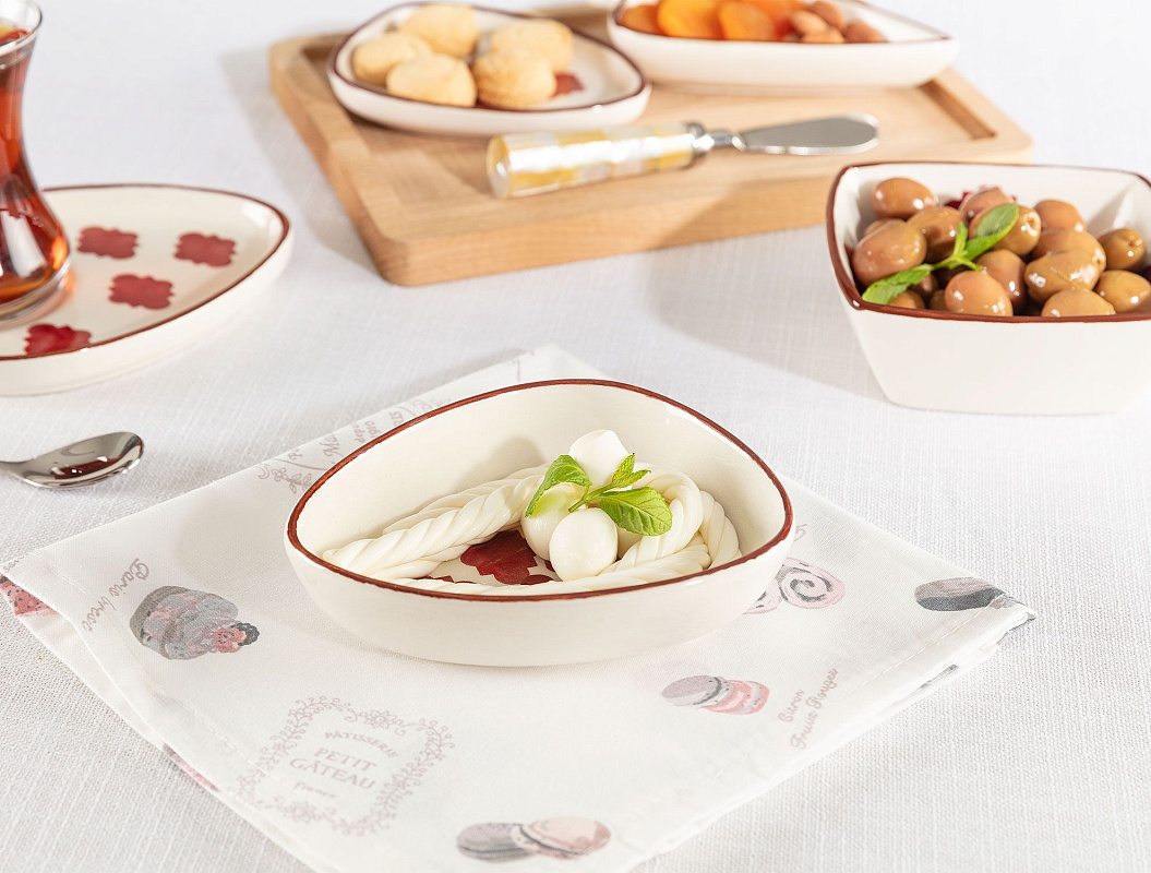 Блюдо керамическое Vie Oiseau Bowlvie Rouge Family 12 см  - бело-красный
