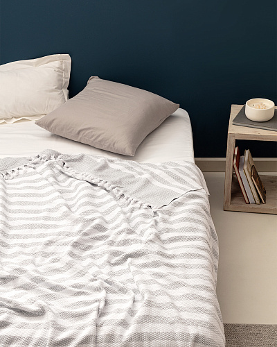 Покрывало двуспальное Sheryl 220x240 см.- белое / серое