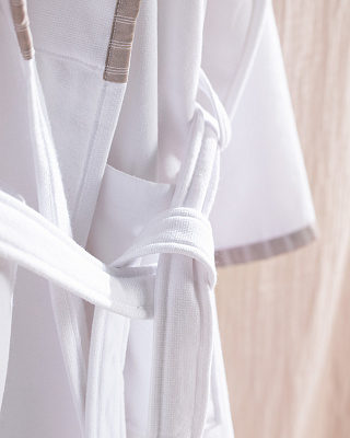 Женский халат Maura XXL р. - белый / бежевый