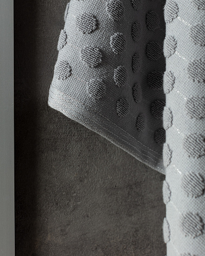 Банное полотенце Polka Dot 70x140 см. - светло-серое