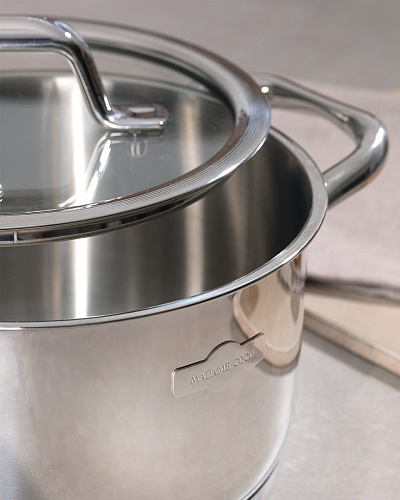 Кастрюля с крышкой Nova 1,8 л. - серебристая