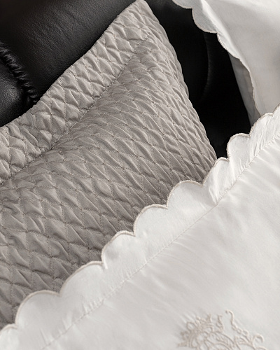 Подарочный комплект постельного белья евро Ludesse 260x280 см с одеялом и покрывалом, хлопок