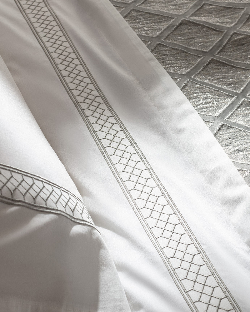 Подарочный комплект постельного белья двуспальный Mougins с покрывалом и одеялом 240x260 см