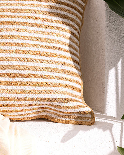 Декоративная наволочка Seine 50x50 см. - бежевая / белая