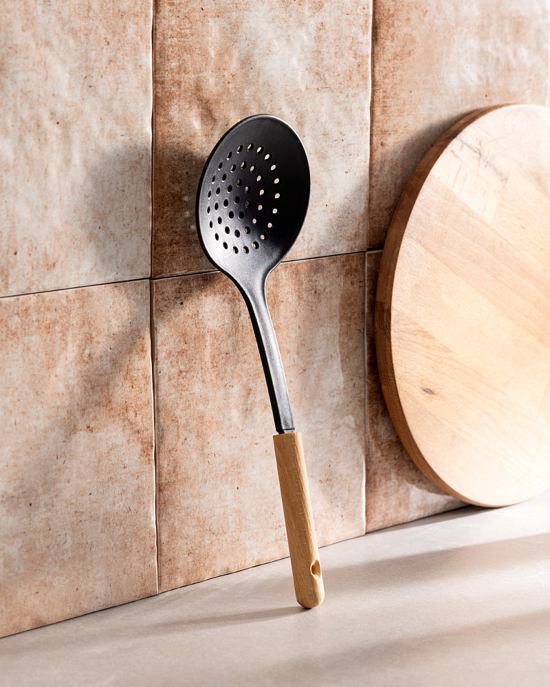 Шумовка Seillans 10,5x34x3 см. - черная / коричневая