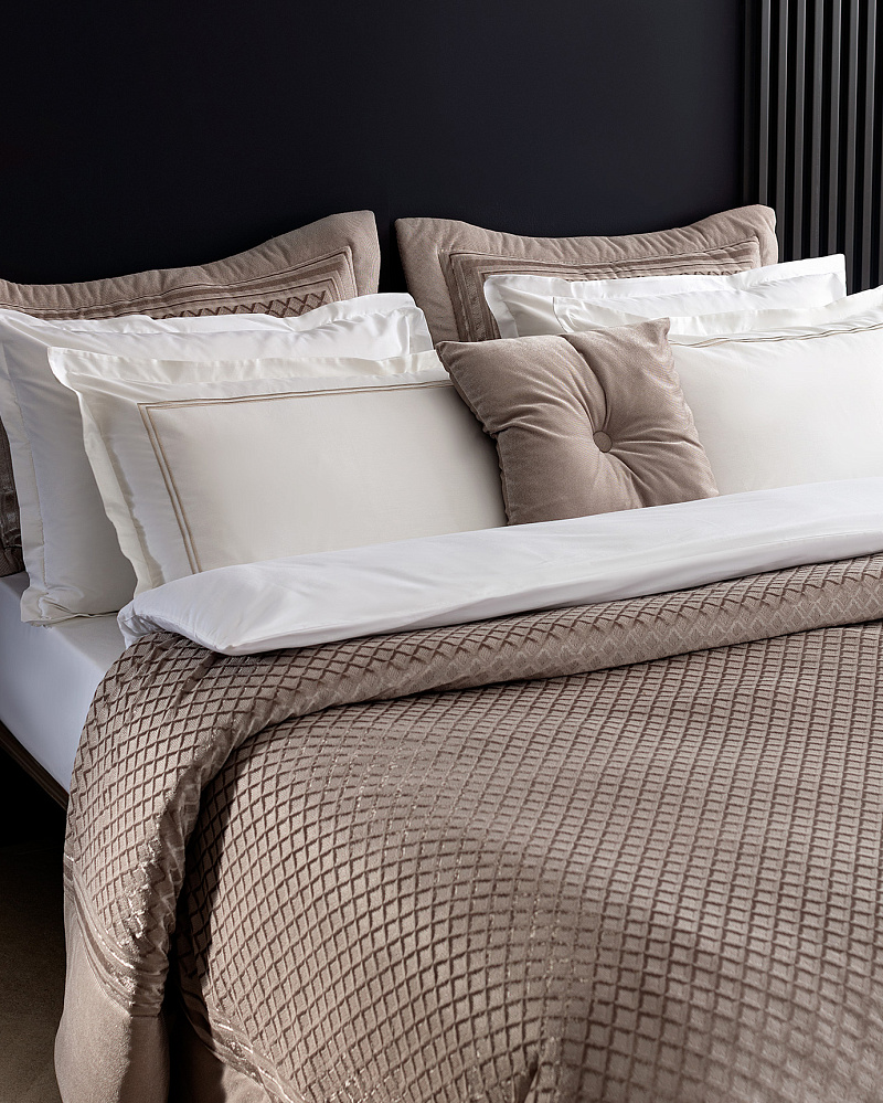 Комплект постельного белья Le Velours евро с 6 наволочками, подушкой и покрывалом