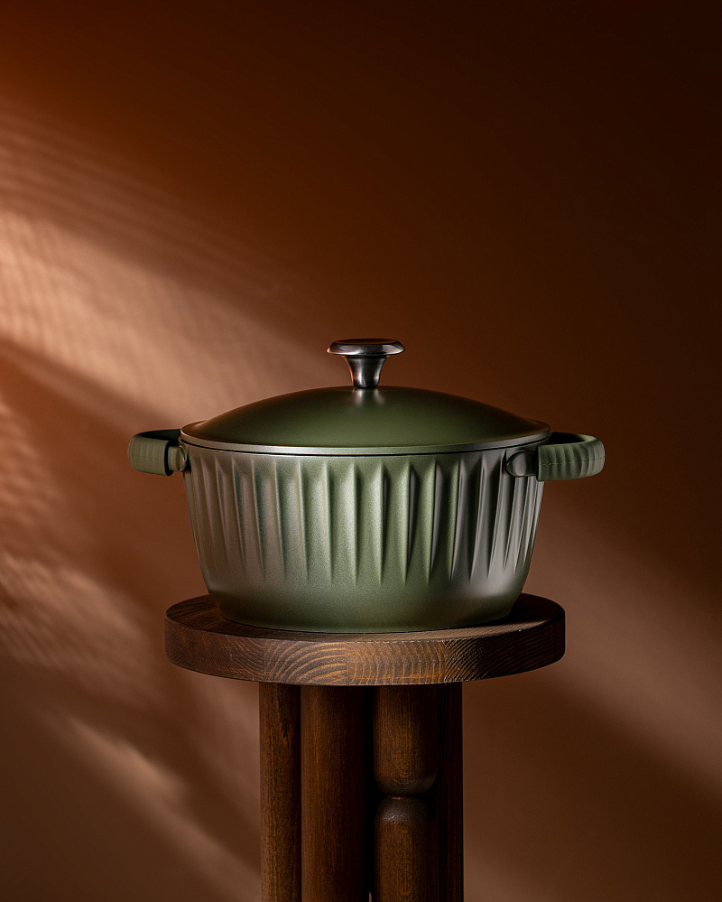 Кастрюля Freya с крышкой и силиконовыми ручками 4,7л., - алюминий