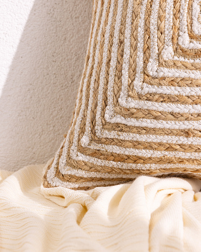 Декоративная наволочка Trocadero 50x50 см. - бежевая / белая