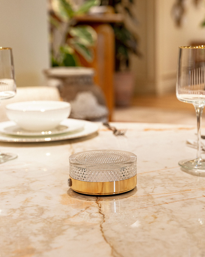 Сенсорный светильник Claire Touch 8x8x5 см. - золотистый