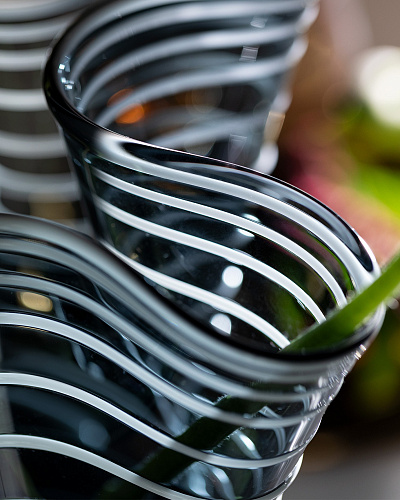 Стеклянная ваза Honfleur ручной работы 19х19 см. сине-белая