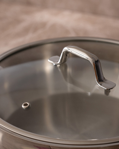 Кастрюля Vera с крышкой 28 см, нержавеющая сталь