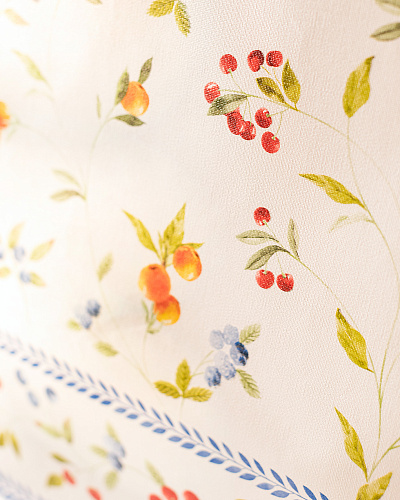 Скатерть Arbnor 140x140 см. - бежевая