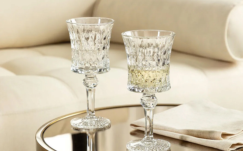 Свадебные подарки для молодоженов: советы и идеи, что подарить  жениху и невесте в день свадьбы 