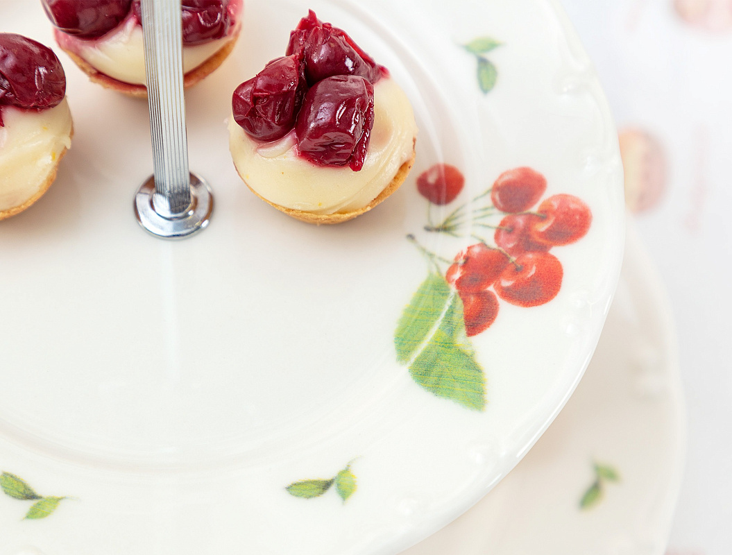 2-х ярусная тарелка Cherry Patterned 19-25 см. - белая