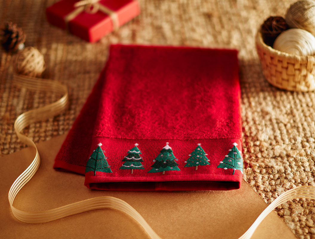 Полотенце для лица Louise с рисунком елочек 50x70 см. - красное